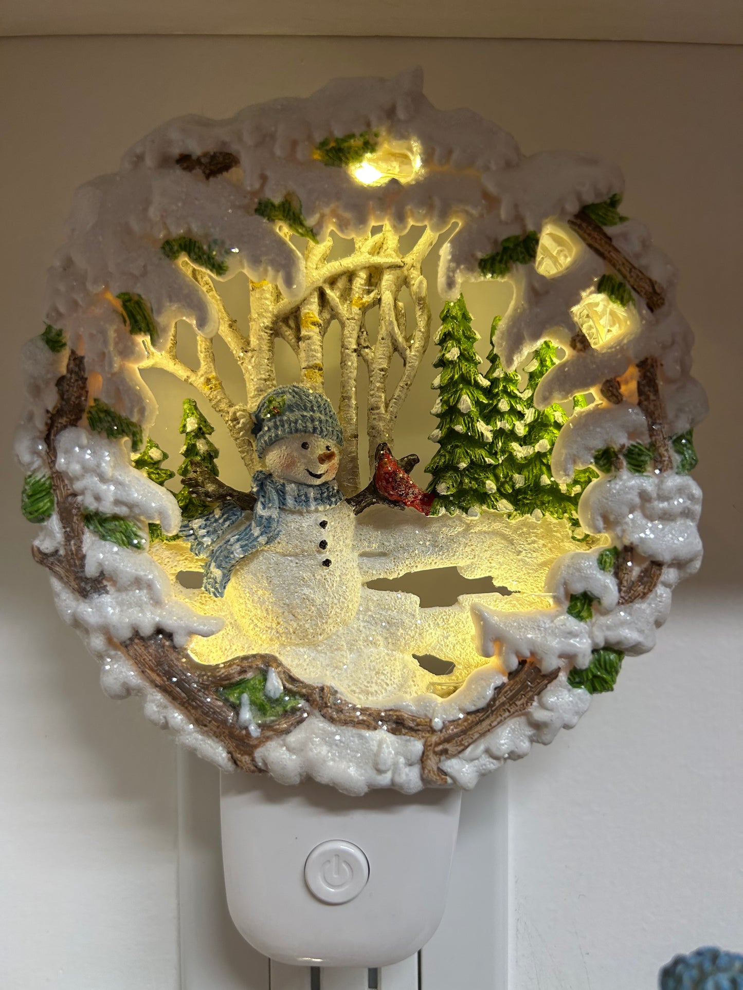 7"H NIGHTLIGHT SNOWMAN SCENE
FRAMED IN SNOW; SWIVEL PLUG by Roman #160406