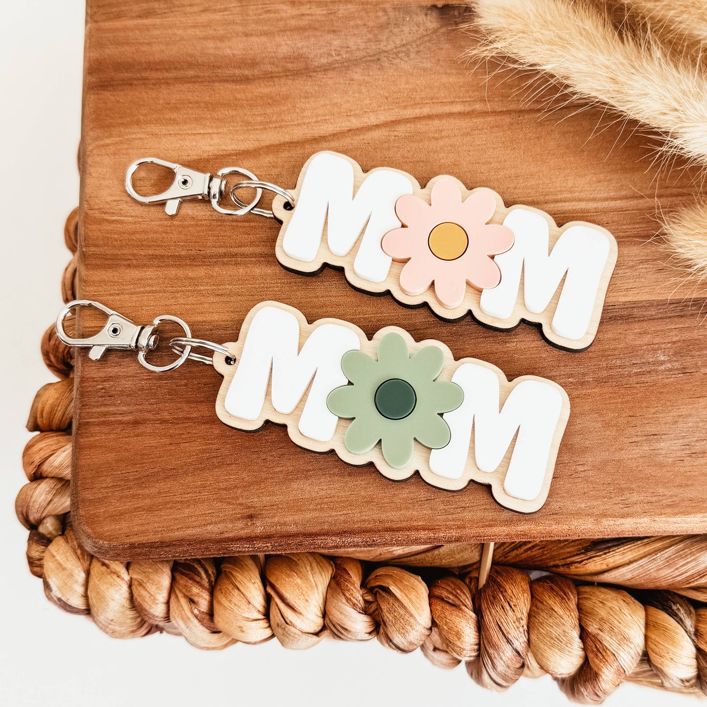 Mom 3D Daisy Keychain | Mother's Day Keychain: Fern/Sage