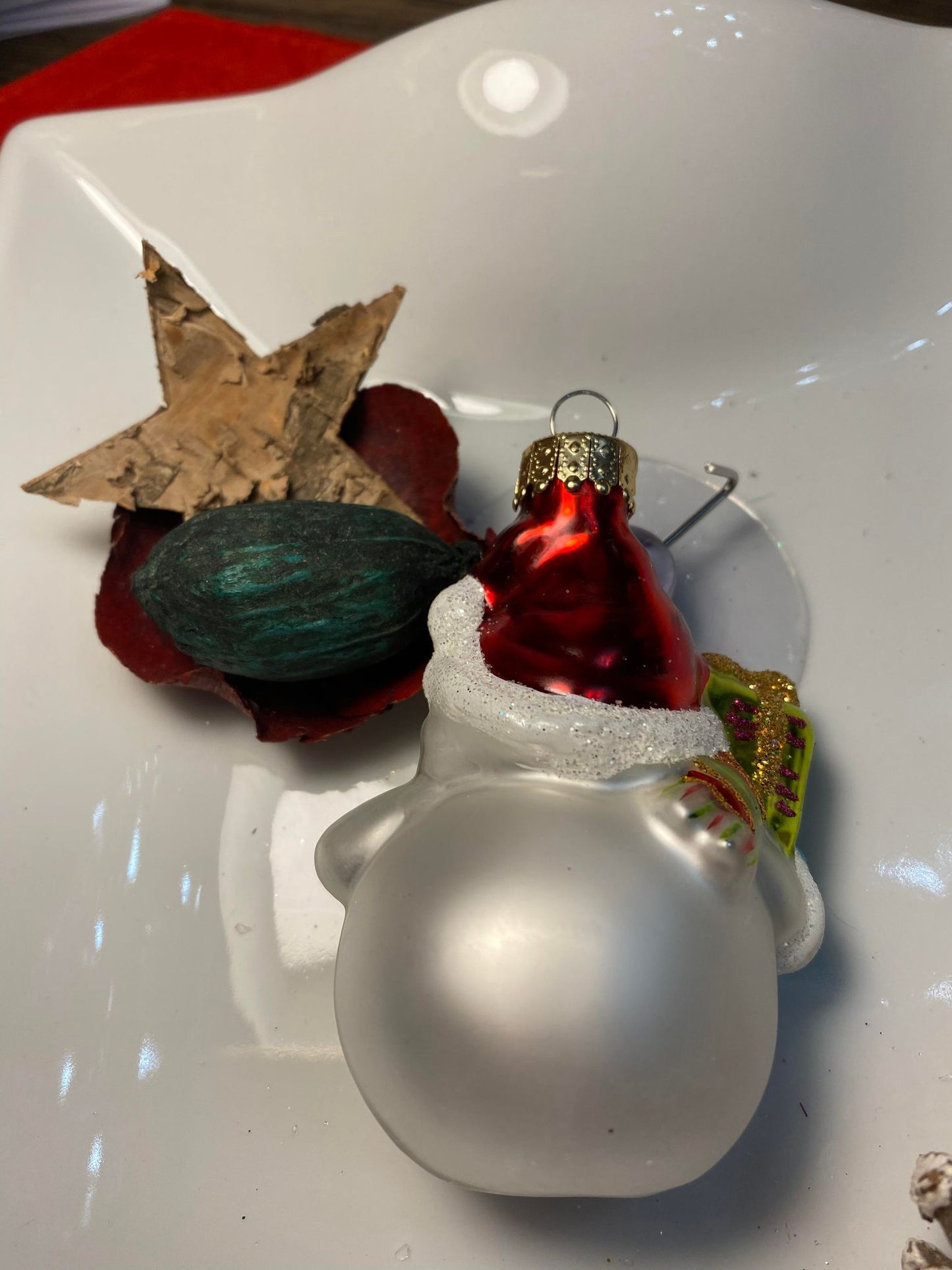 HAND PAINTED GLASS SNOWMAN ORNAMENT 8CM in ACRYLIC BOX