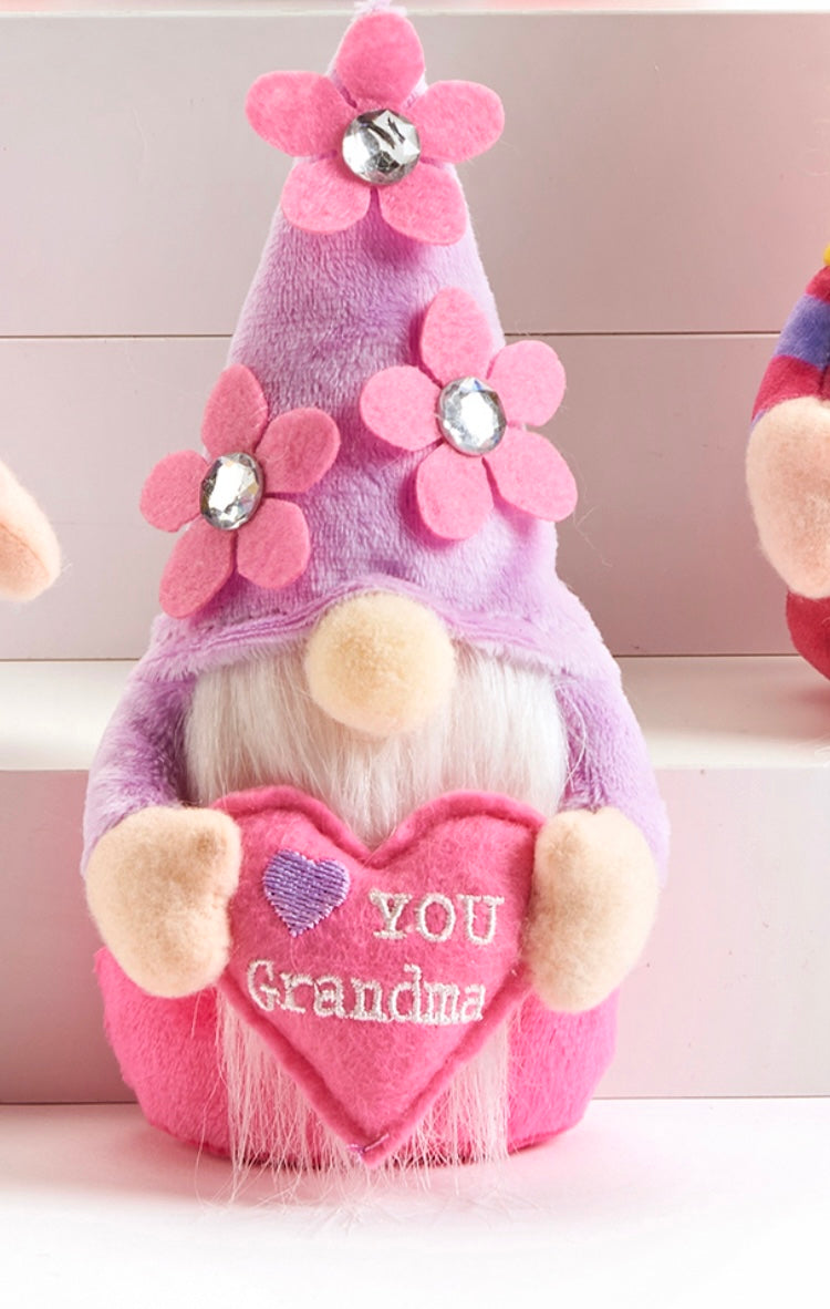 Mom and Grandma Gnomes, 4 Assorted