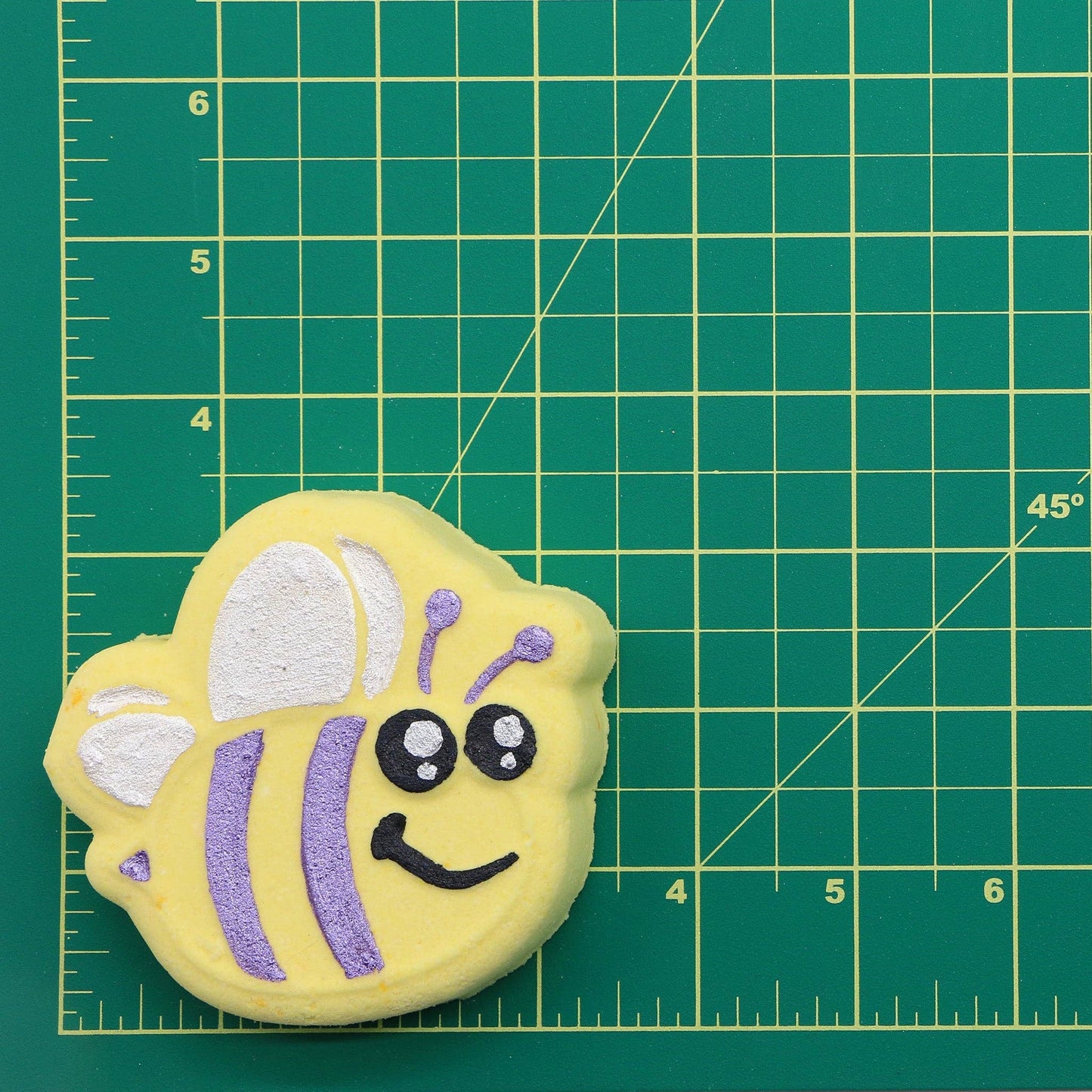 The Bomb Bar - Smiling Bee Bath Bomb