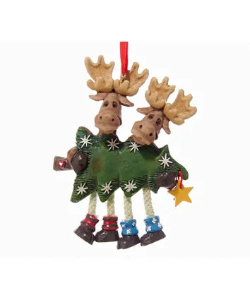 This Kurt Adler moose couple with carrying a Christmas tree ornament is a charming addition to any holiday décor or Christmas tree. This ornament features two adorable moose carrying a snow dusted Christmas tree.

DESCRIPTION
Made of resin
Features 2 smiling moose carrying a snow dusted Christmas tree
Space on for personalization
Adorable dangling legs
Perfect for couples
4.25 Inches