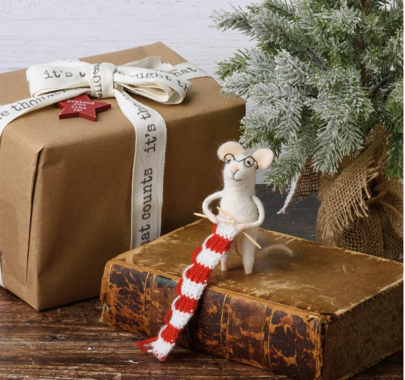 CRITTER - KNITTING MOUSE