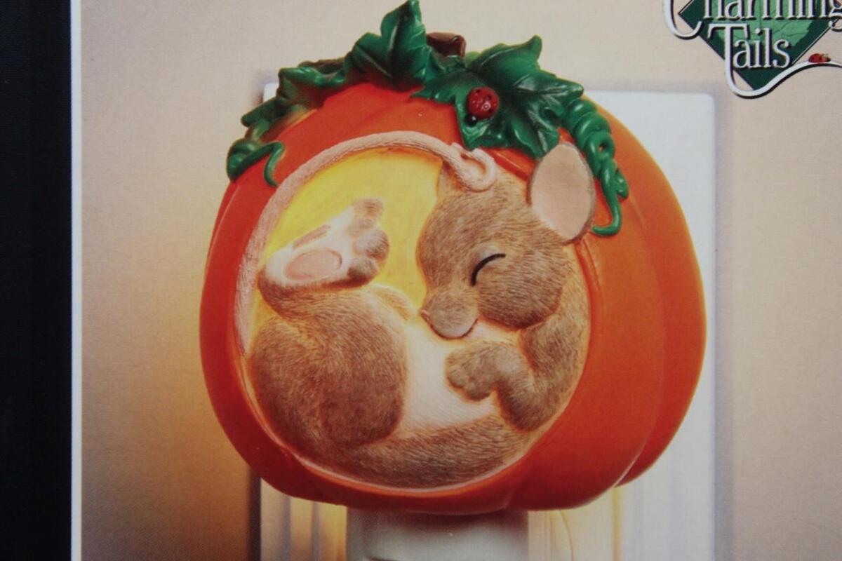 4” PUMPKIN, MOUSE NIGHT LIGHT, 
CHARMING TAILS, #136050