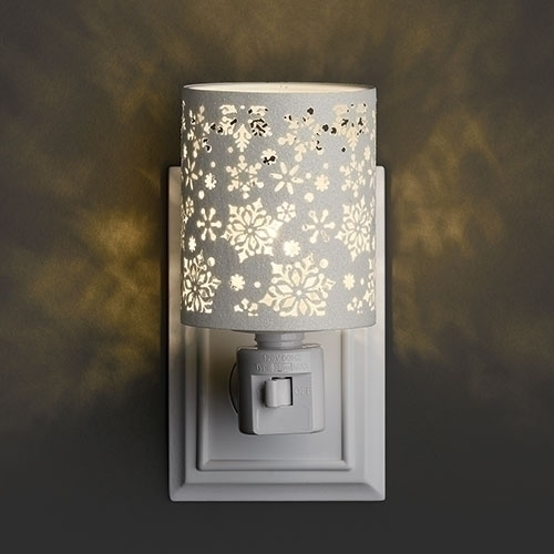 5"H NIGHTLIGHT CYLINDER SNOW
FLAKE PATTERN; SWIVEL PLUG #160395