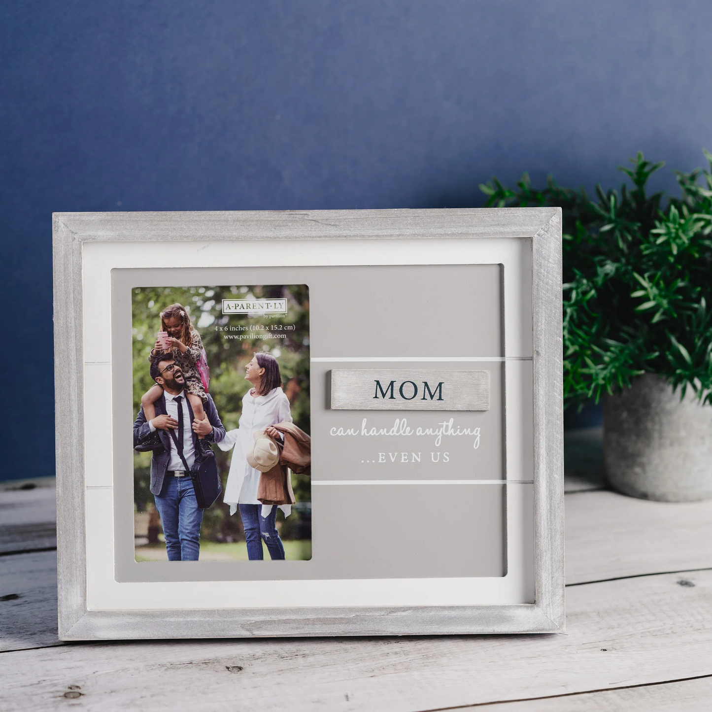 MOM 9.75" X 8.25" FRAME (HOLDS 4" X 6" PHOTO)