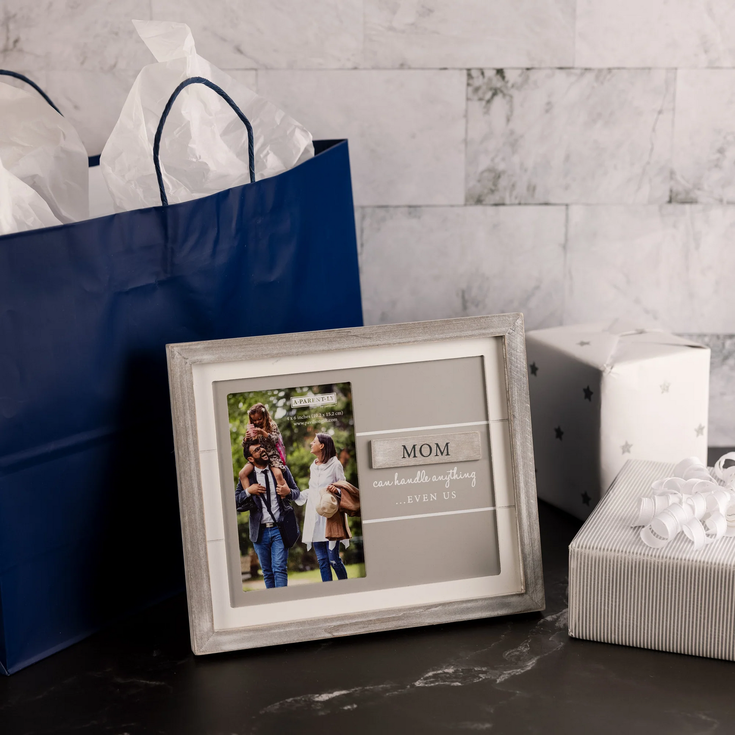 MOM 9.75" X 8.25" FRAME (HOLDS 4" X 6" PHOTO)
