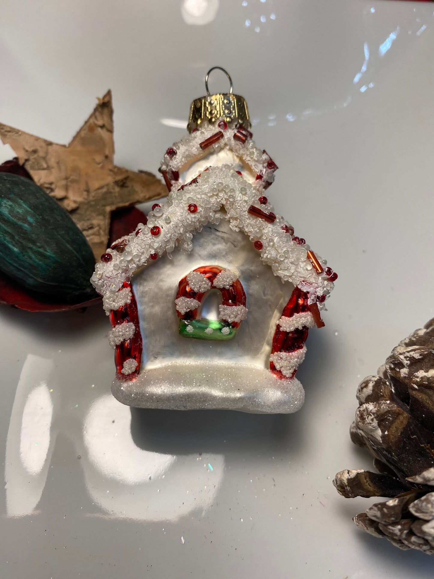 HAND PAINTED GLASS CANDY HOUSE CHRISTMAS ORNAMENT 8 CM IN ACRYLIC BOX